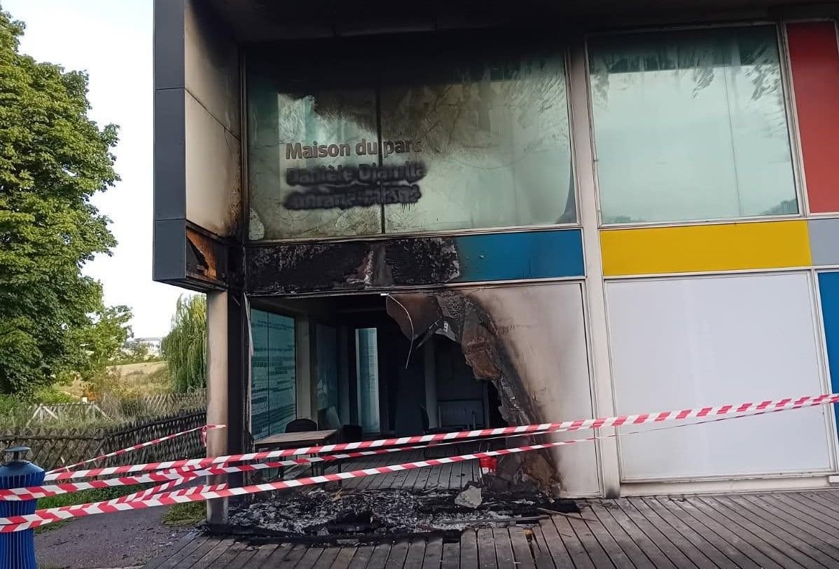 À Bobigny, la Maison Djamila Amrane rouvre malgré les attaques racistes