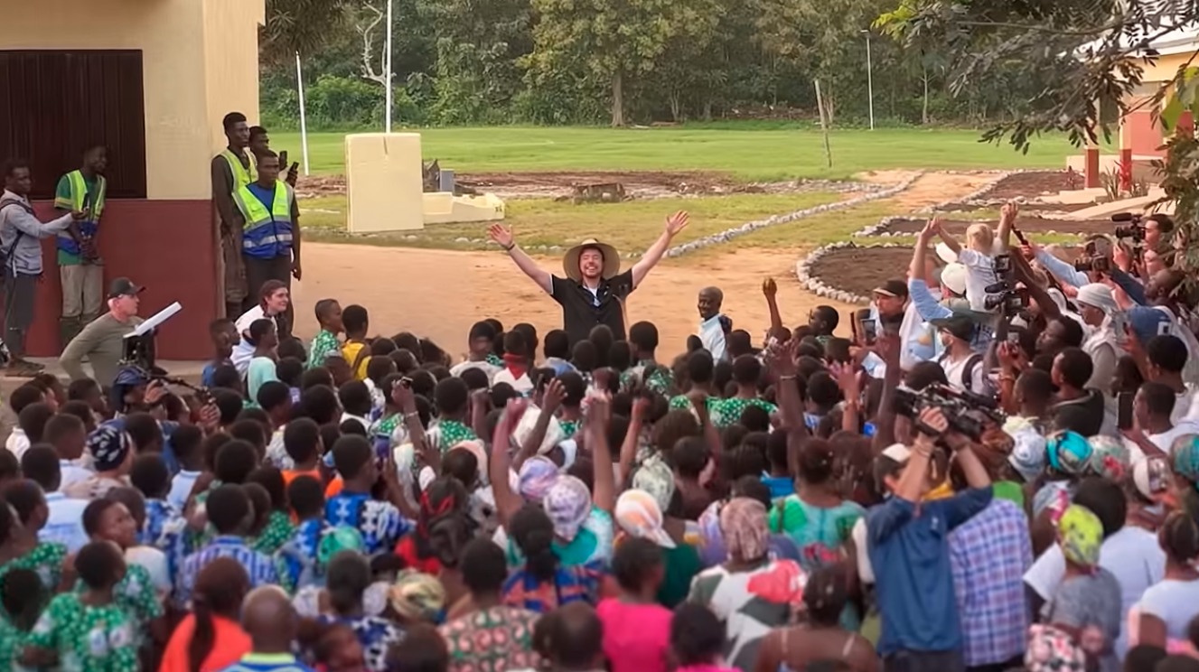 10 millions de dollars pour construire un village au Ghana : vraie aide ou spectacle ?